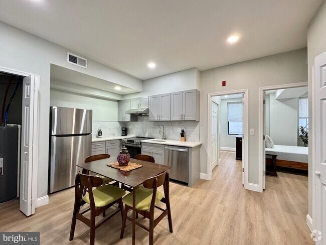 Building Photo - 1024 Race St Unit 2D Rental