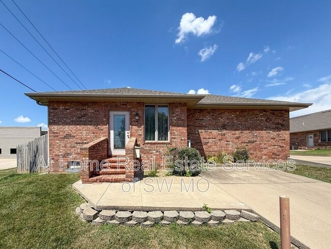 Photo - 5575 N 17th St House