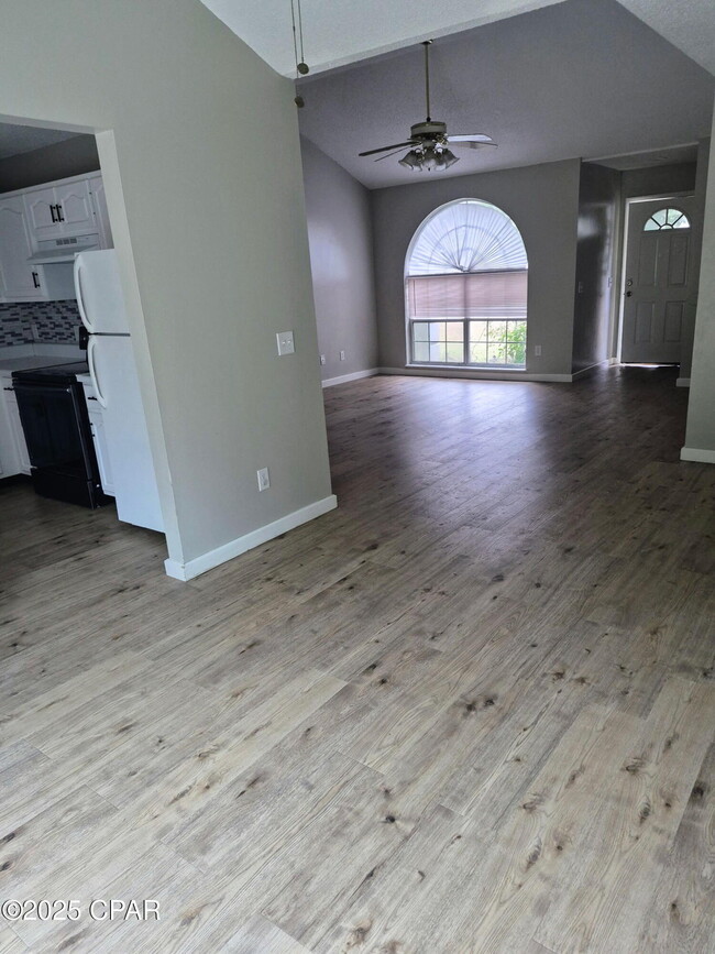 Photo - 145 Escanaba Ave