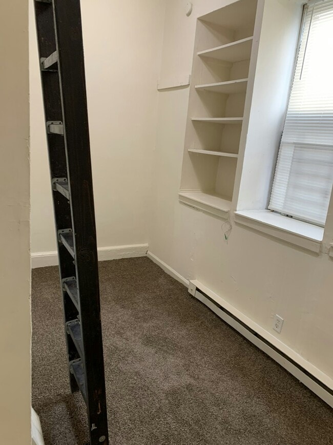 Building Photo - 2538 Amber St Unit 1F