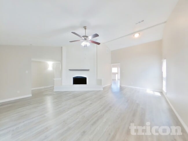 Photo - 496 Justice Dr