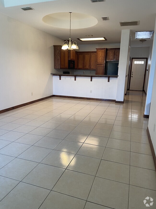 Building Photo - 3043 Scotland Dr Unit 2 Rental