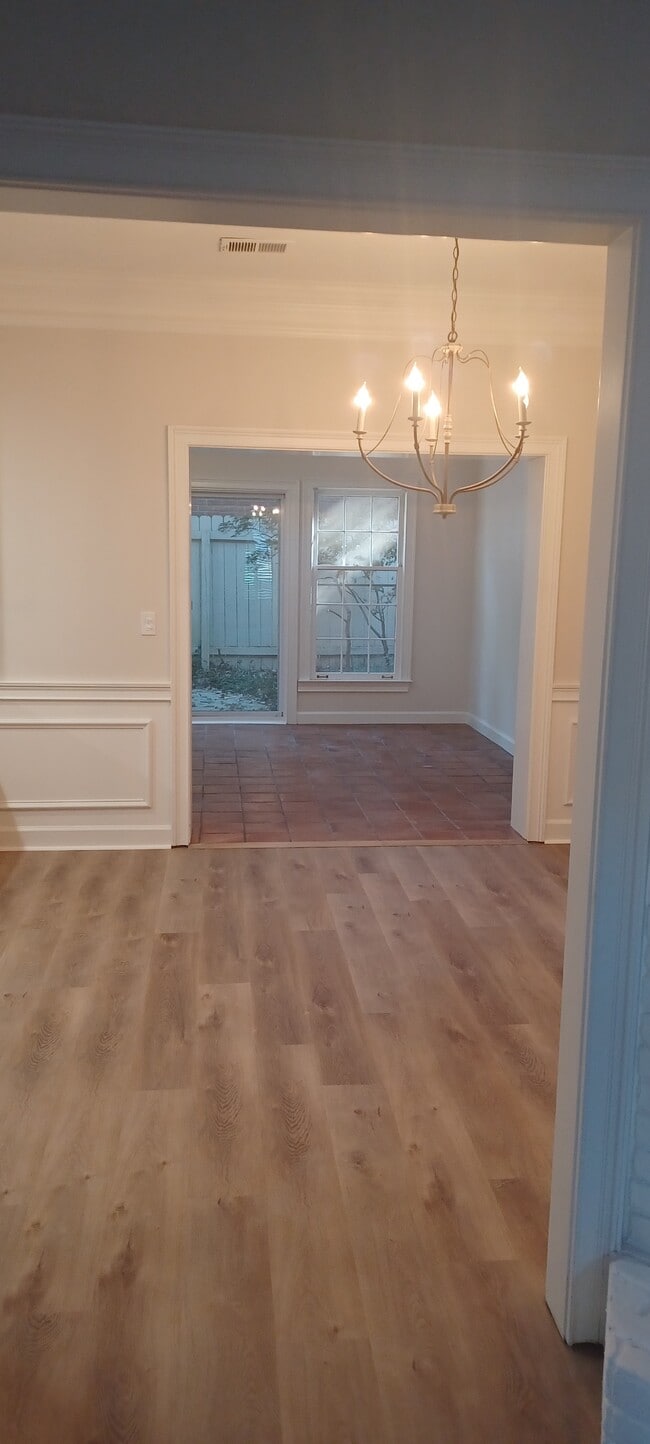 Photo - 7404 Saint Charles Sq