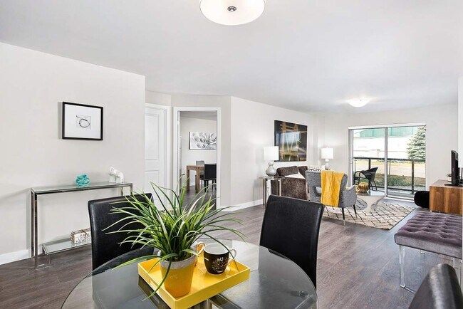 Photo - 220 Ira Needles Blvd