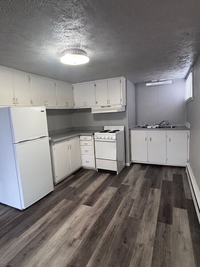 108 11th Ave SE Unit 1 Lower Unit