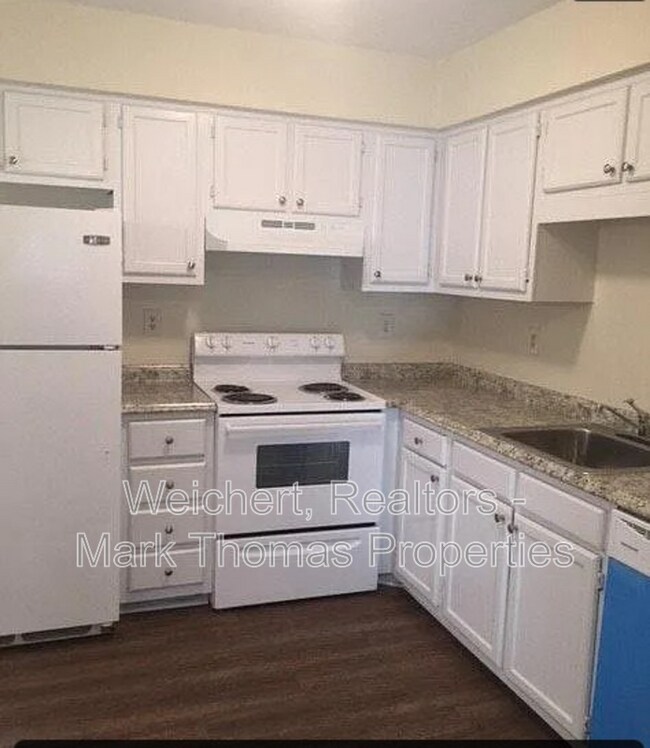 Photo - 215 Bridgefield Pl