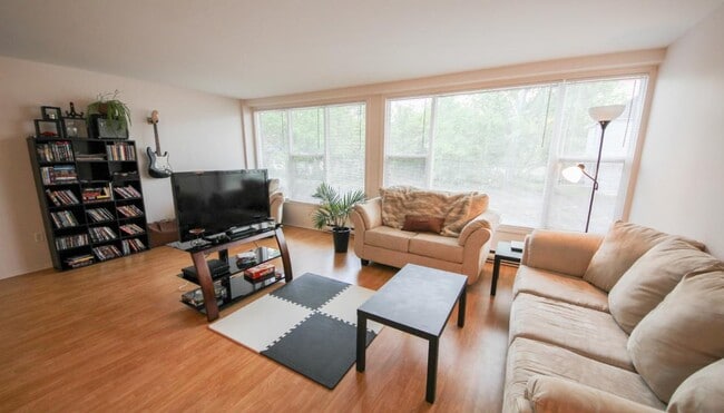 Photo - Centennial Towers & Braemore Plaza