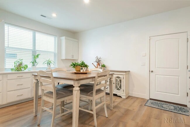 Photo - 5651 S Garnet Dr
