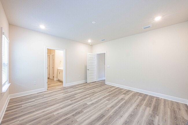 Photo - 31543 Lyon Rd