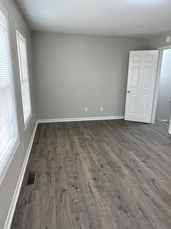 Photo - 643 Walker Rd