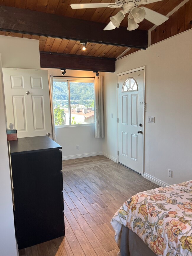 Photo - 3829 Rosemont Ave