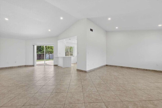 Photo - 1329 SW 151st Way