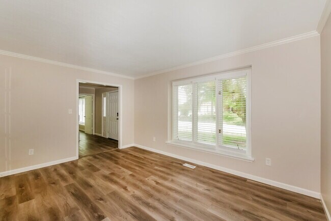 Photo - 100 Abbey Rd