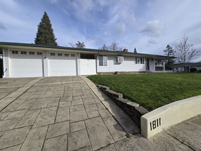 Photo - 1811 NW Kline St