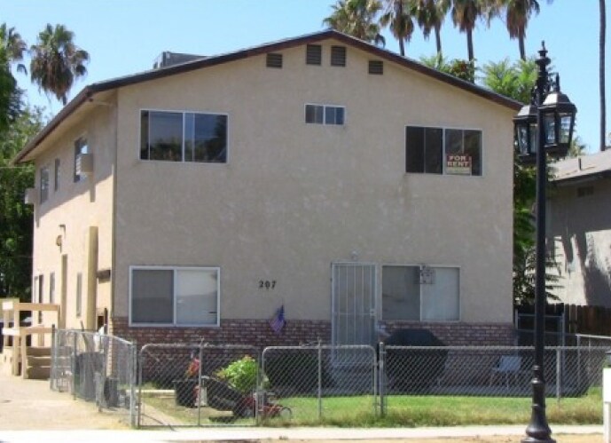 Primary Photo - 207 S Harvard St Apartments