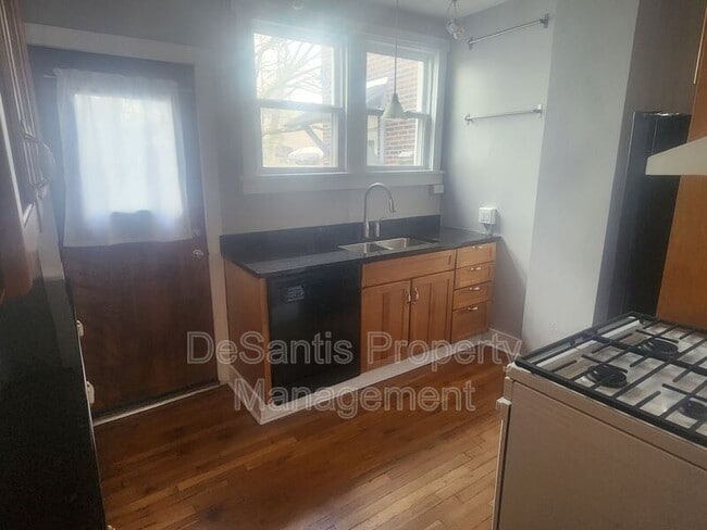 Photo - 517 Summerlea St