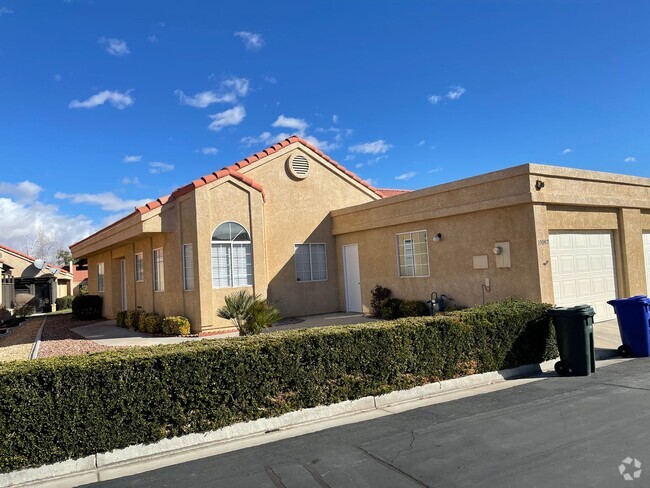 Building Photo - Jess Ranch 55+ Gated Community Apple Valley Rental