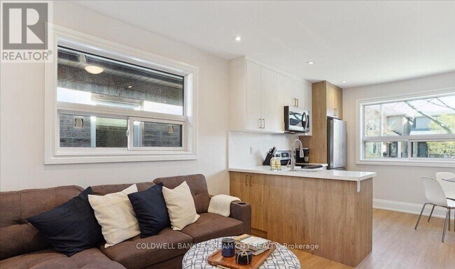 Photo - 464 Maybank Ave