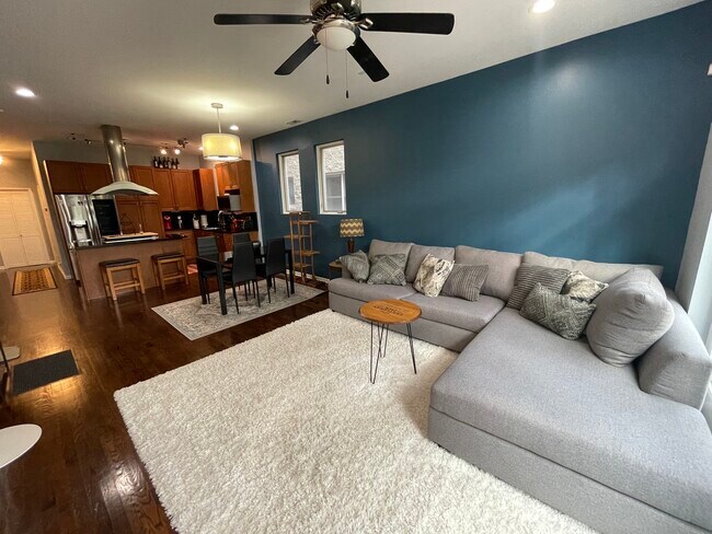 Photo - 938 N Wood St Unit 2