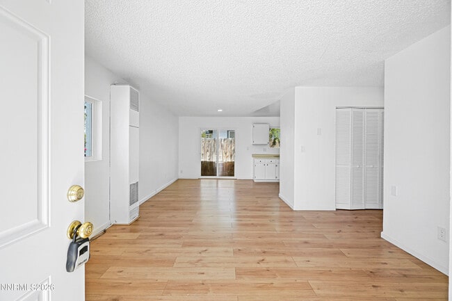 Photo - 535 Churchill St