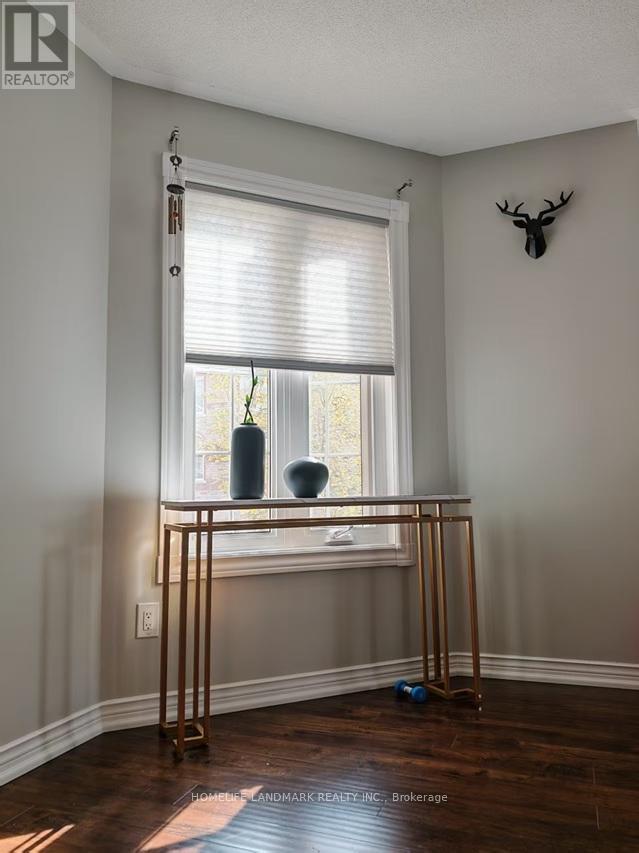 Photo - 33 Guildpark Pathway