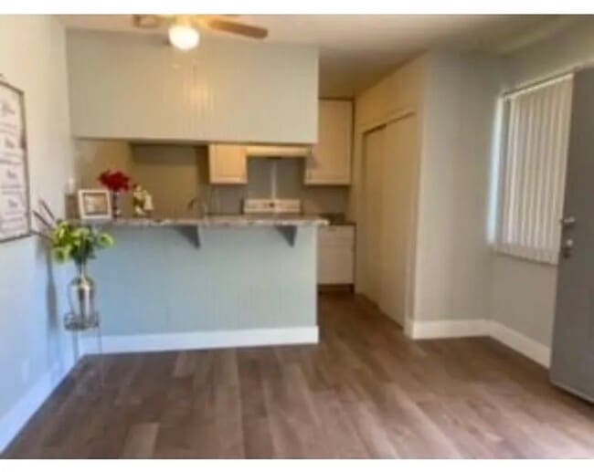 Building Photo - 1323 Pinetree Dr Unit 1323 Pinetree Dr #1