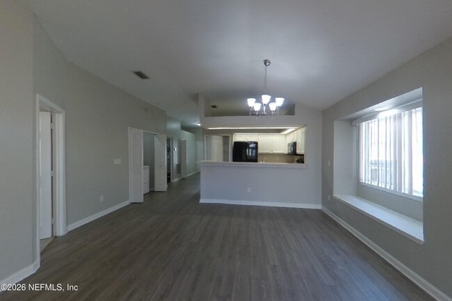 1163 Homard Blvd E
