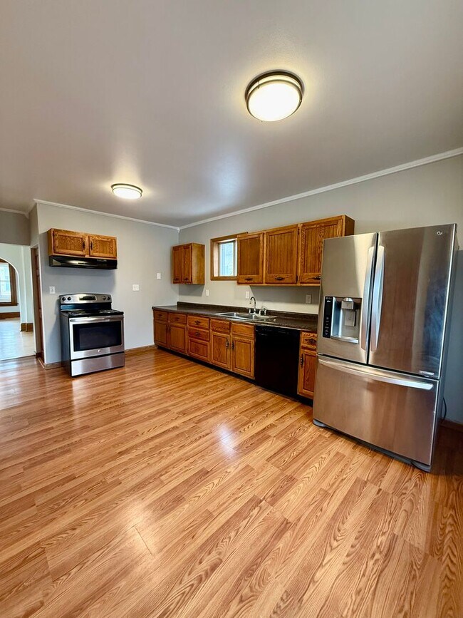 Photo - Available Feb 15th! Spacious 3–4 Bedroom Home in Prime Central Location