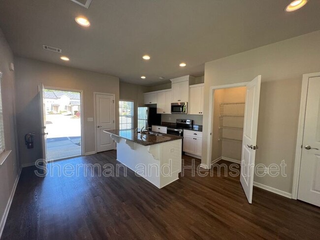 Photo - 620 Dobhill Ln