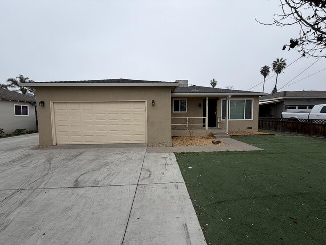 Building Photo - Charming 3-Bed, 2-Bath Gem with 1,372 Sq Ft of Comfort in Modesto!