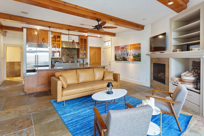 Photo - 1040 Lakeview Blvd E