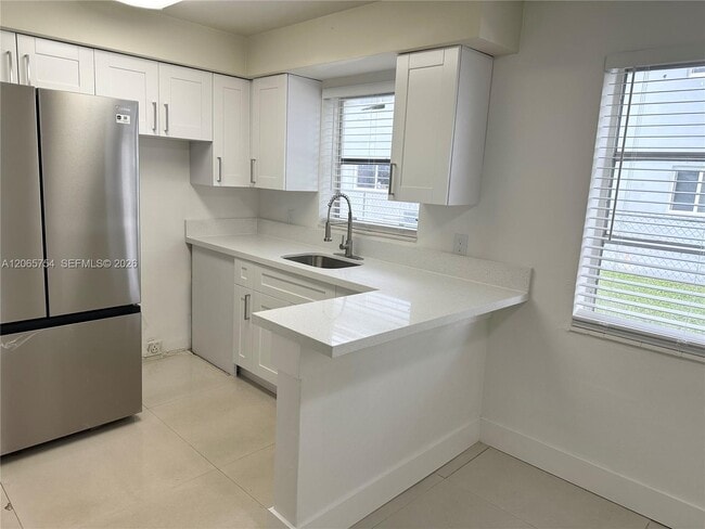 Building Photo - 5211 SW 91st Ave Unit 1