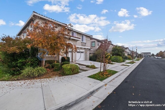 Photo - 471 Hydrangea Glen