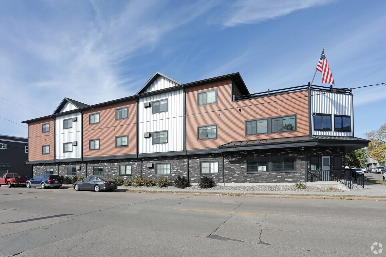 Photo - 1031 La Crosse St Apartments