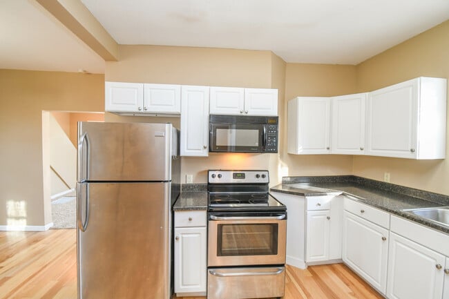 Photo - 817 W 12th St