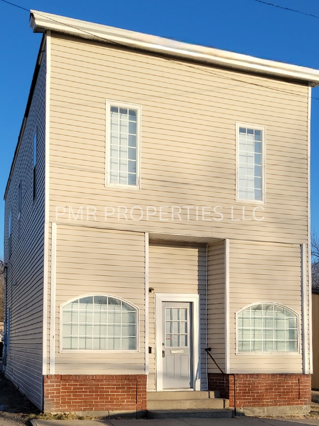 Building Photo - 1207 S 33rd St Unit A