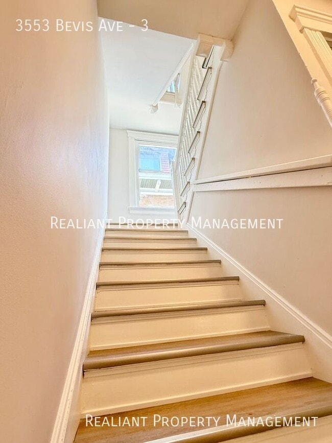 Building Photo - 3553 Bevis Ave Unit 3 Rental