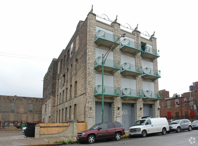 Photo - 165 N May St Apartments