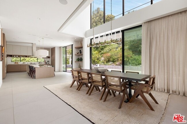 Photo - 2814 Roscomare Rd