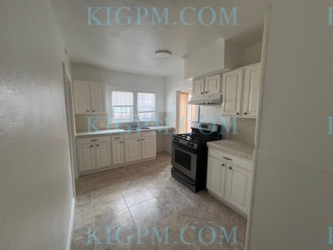 Photo - 2-Bedroom Duplex in Prime Mid-Wilshire Area! Unidad 1