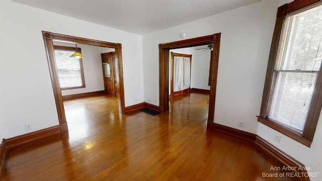 Photo - 821 W Liberty St Unidad 1