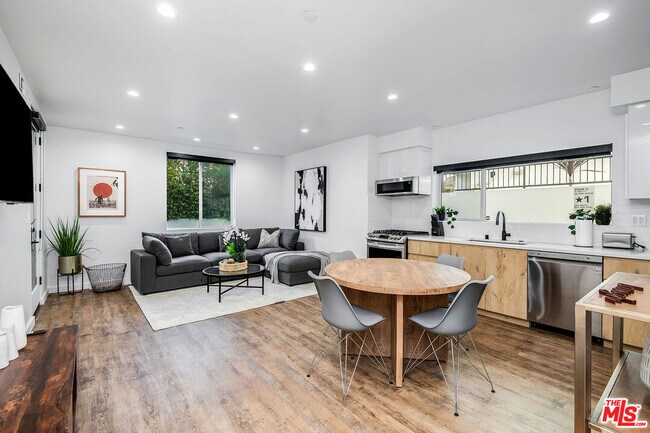 Photo - 124 S Croft Ave Unit 103