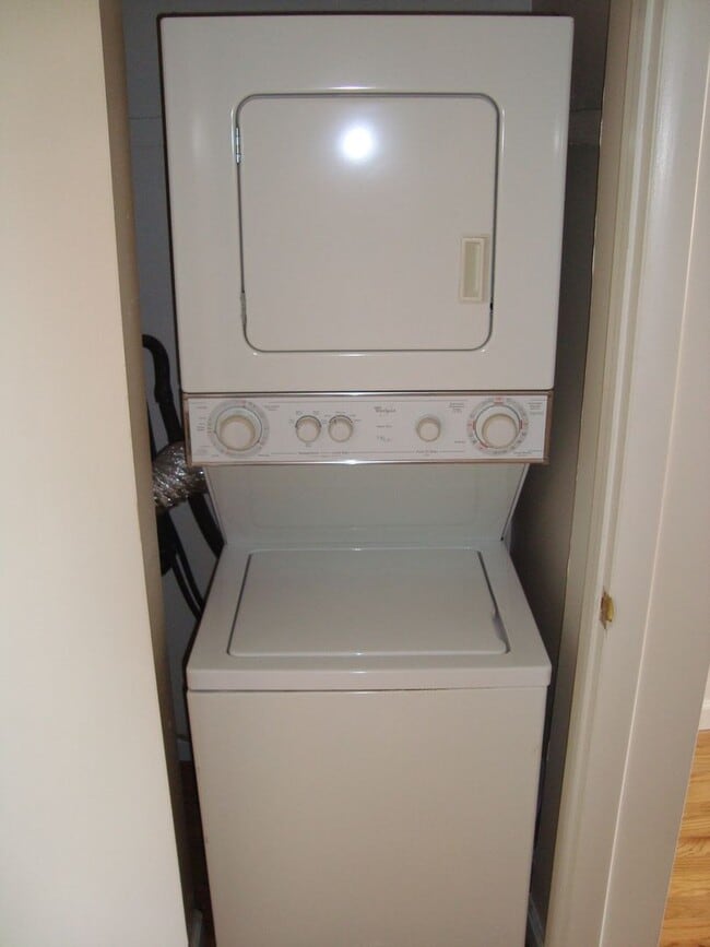 Photo - Roomy Bi-Level 2BR/2BA w/ In-Unit W/D in Washington Square West! Unit #G