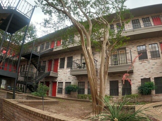 Photo - MOVE IN NOW  - SOMERSET - WEST CAMPUS - SP...