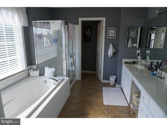 Photo - 5 W Minglewood Dr