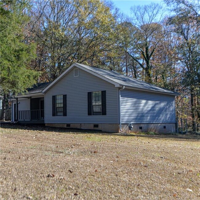 Building Photo - 736 Regina Ct NW