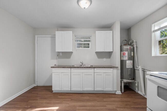 Photo - 2328 Boss St Unit B