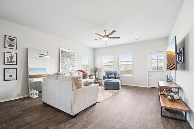 Photo - 5525 Sacra Cv