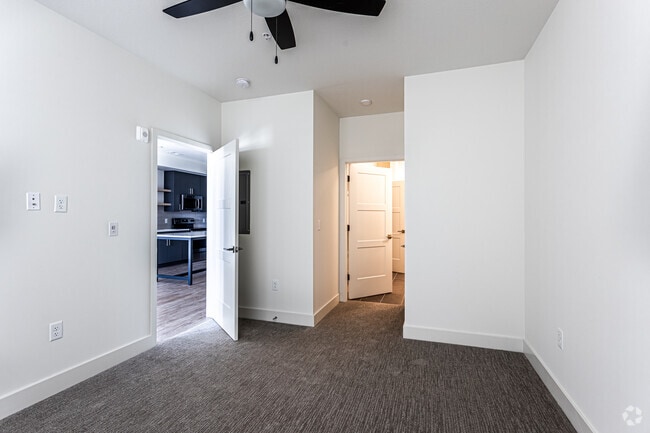 1BR, 1BA - 764SF