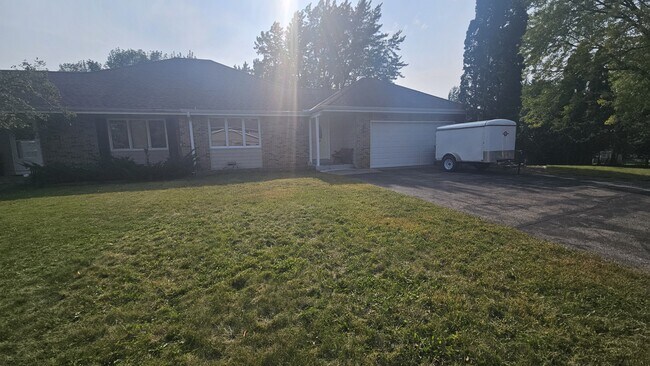 Building Photo - 7250 Bagpipe Blvd Rental